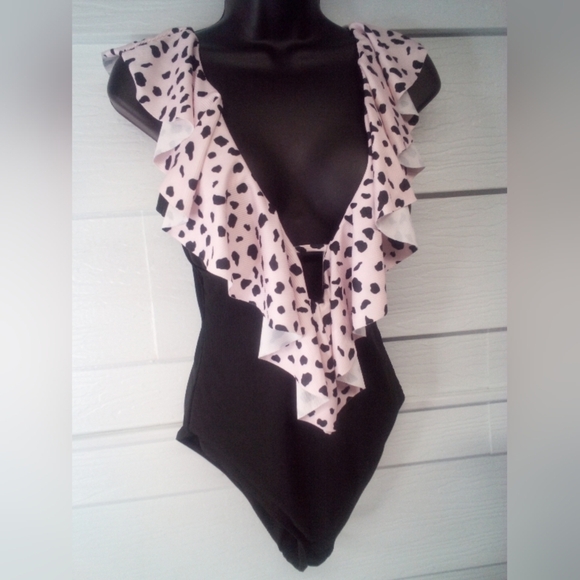 Pink and black one piece swimsuit - Picture 4 of 7